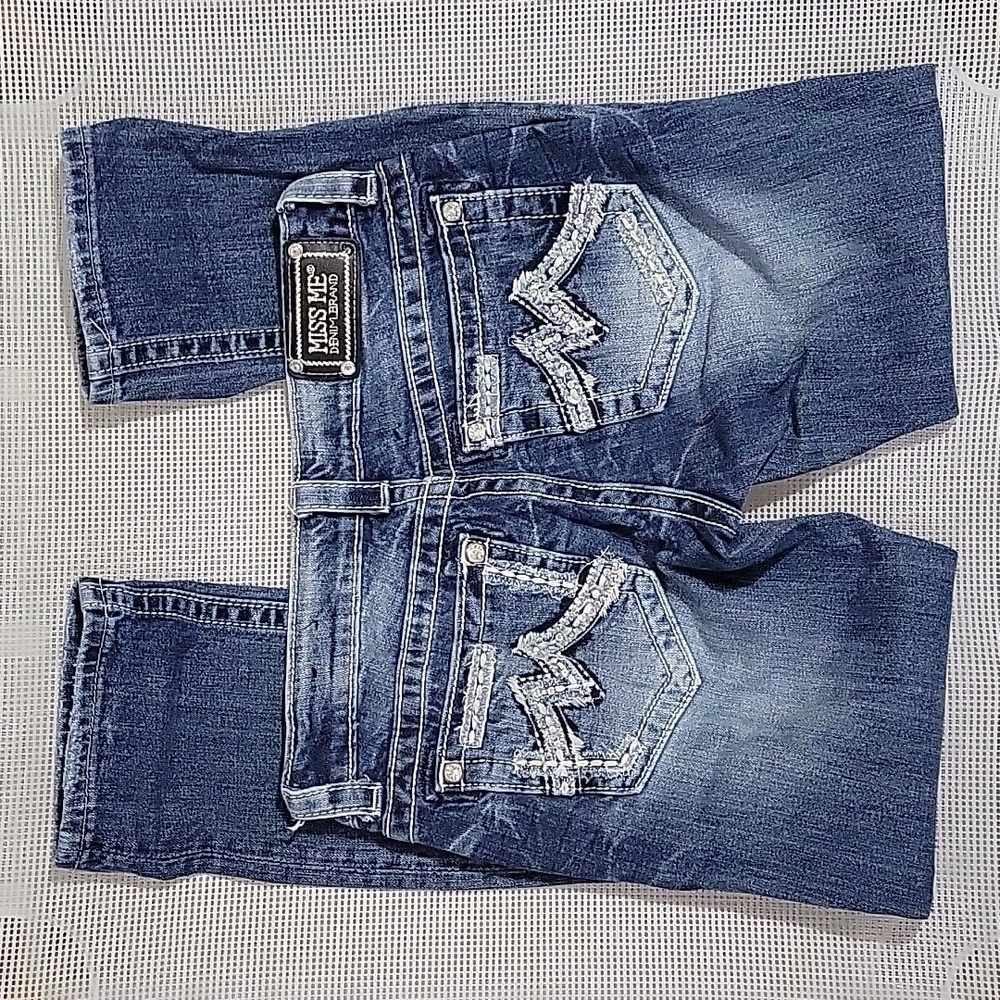 Distressed Miss Me jeans - Picture 3 of 9